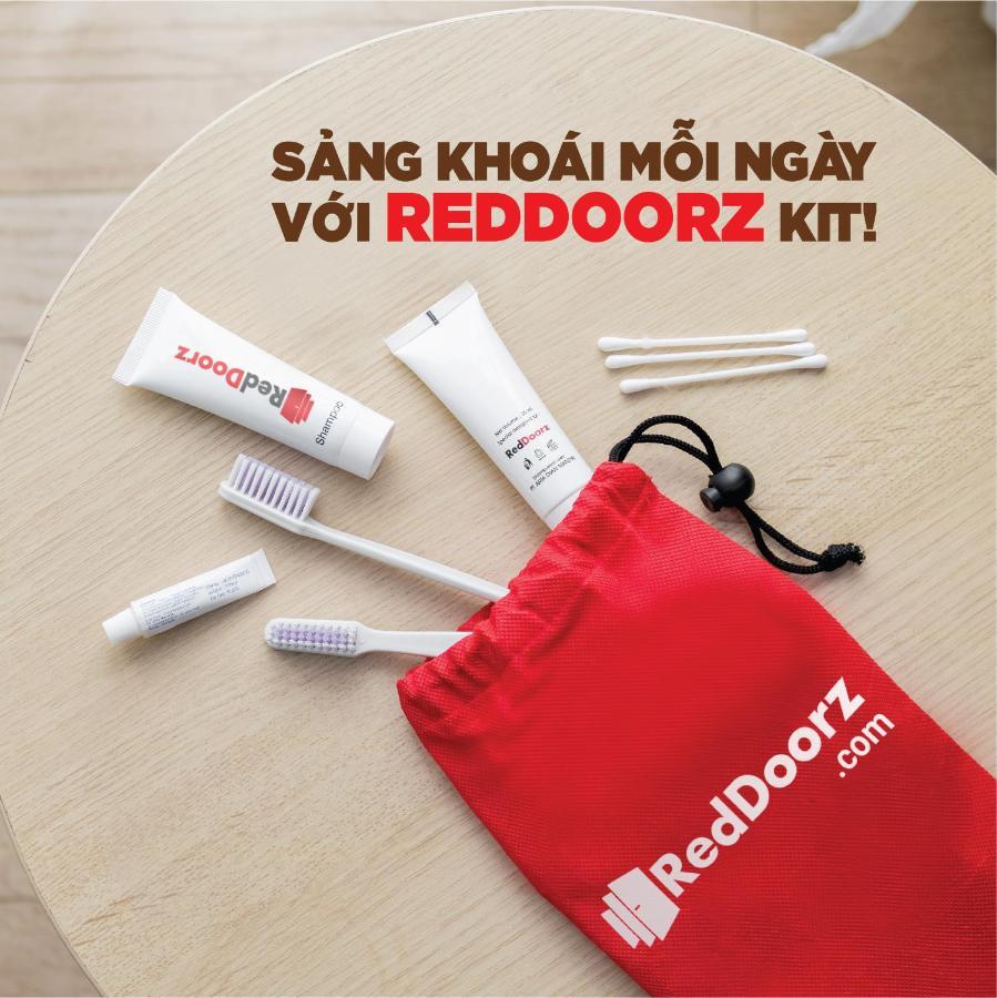 Reddoorz Marieline 2 Hotel Хошимин Экстерьер фото