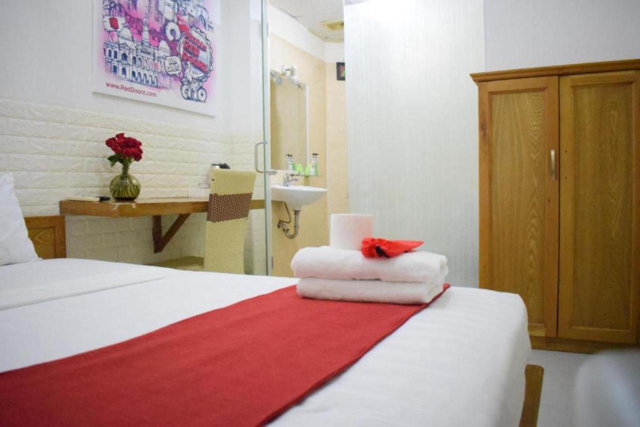 Reddoorz Marieline 2 Hotel Хошимин Экстерьер фото