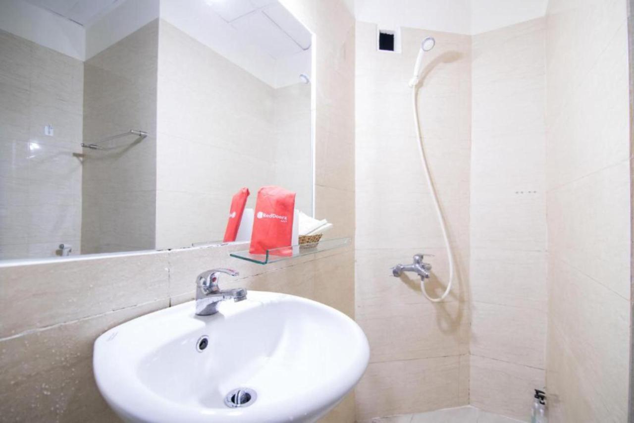 Reddoorz Marieline 2 Hotel Хошимин Экстерьер фото